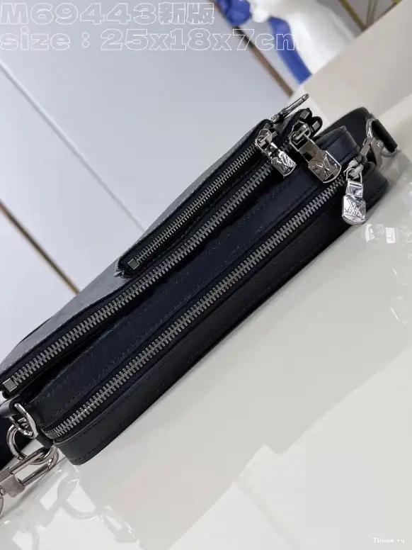 Affordable VUITTON LOUIS TRIO MESSENGER 0523